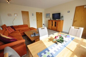 Fernseher, DVD-Player, Stereoanlage