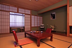 Basic Room | Down comforters, bed sheets