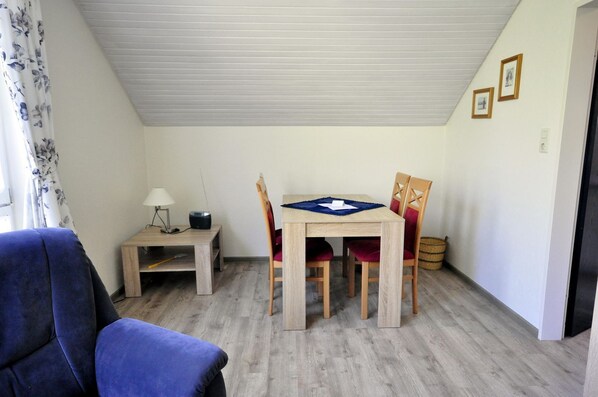 Unclassified image, 1 of 14, button