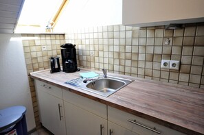 Coffee/tea maker, electric kettle