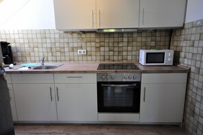 Unclassified image, 2 of 14, button