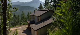 Mountain House Amazing view of Matanuska Peak