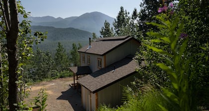 Mountain House Amazing view of Matanuska Peak