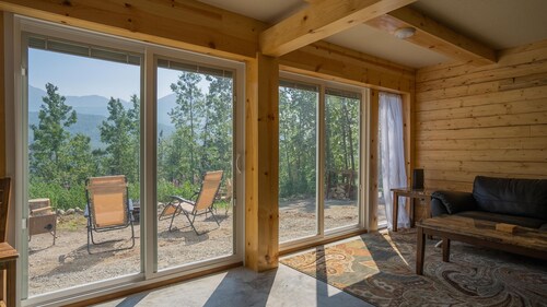 Mountain House Amazing view of Matanuska Peak