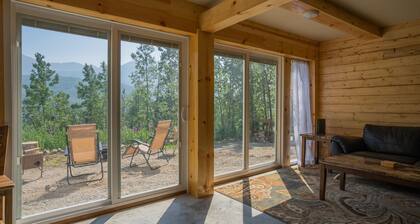Mountain House Amazing view of Matanuska Peak