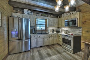 冰箱、微波炉、烤箱、炉灶