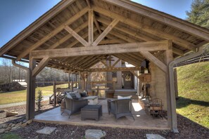 Terrace/patio - Farmhouse Cabin, Hot Tub, Fireplace Patio w/TV (Blue Ridge)
