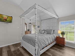 3 bedrooms, iron/ironing board, travel cot, free WiFi