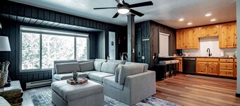Carpenter Cottage - Renovated condo across from pond