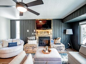 Télévision, cheminée