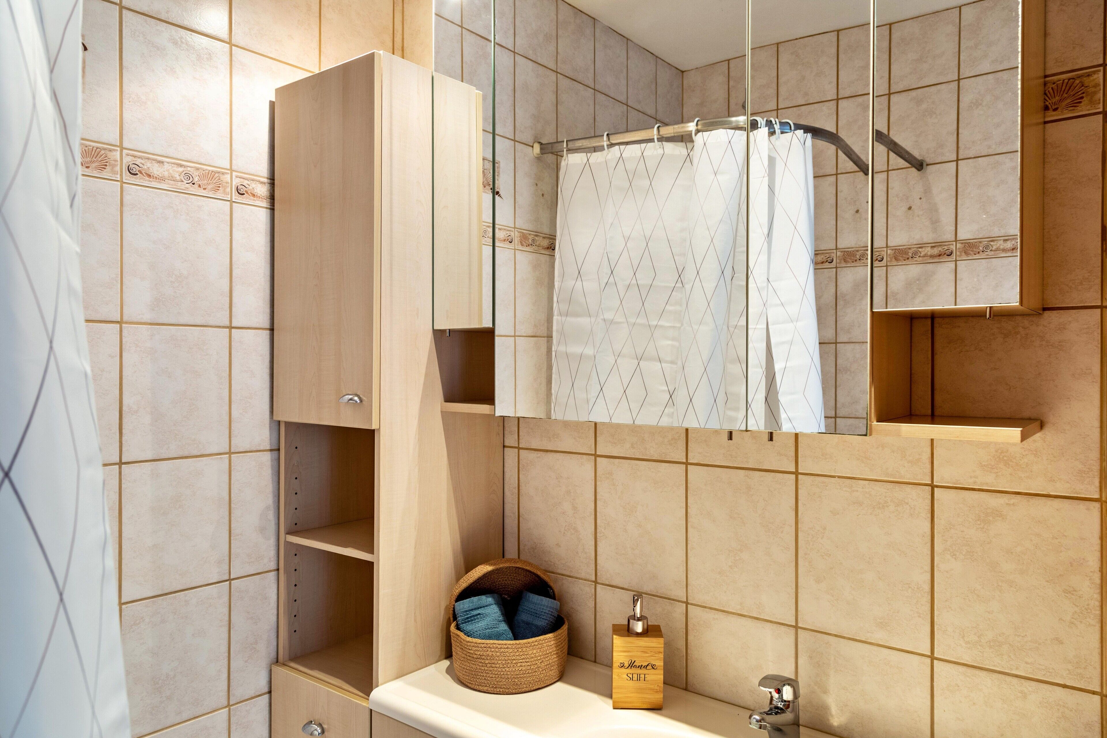 Dusche, Haartrockner, Handtücher