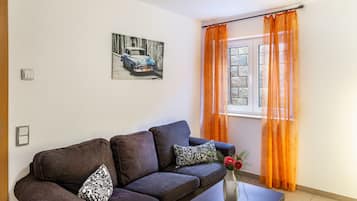 Fernseher, DVD-Player, Stereoanlage