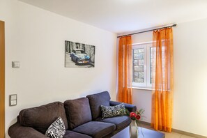 Télévision, lecteur de DVD, chaîne hi-fi