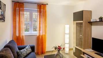 Fernseher, DVD-Player, Stereoanlage