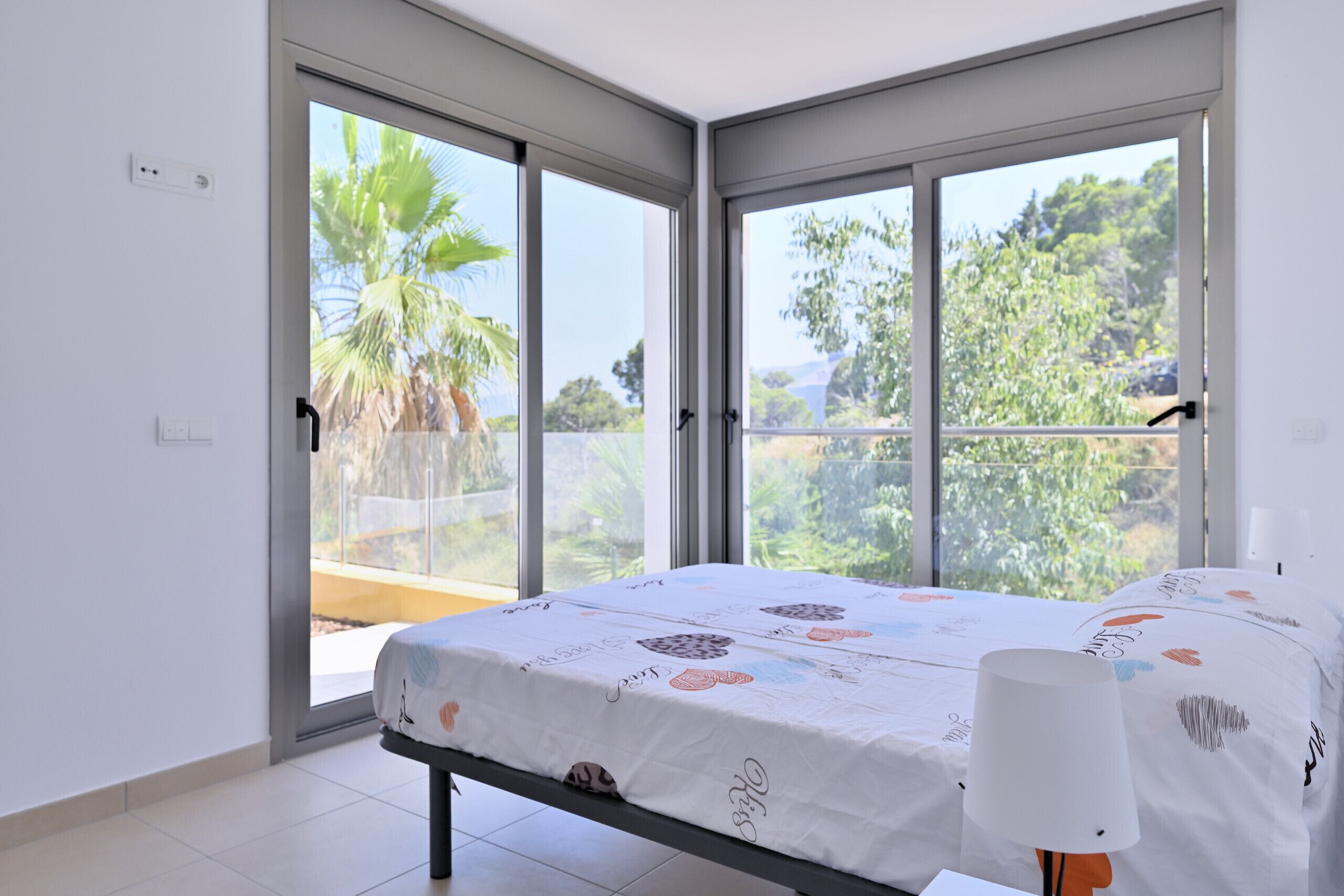 3 slaapkamers, een strijkplank/strijkijzer, gratis wifi, beddengoed