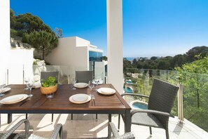Outdoor dining - WELCS VILLA MODERNA 031 EMP con Piscina y Vistas (Llança)
