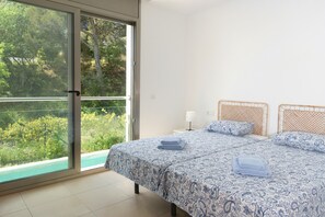 3 bedrooms, iron/ironing board, free WiFi, bed sheets