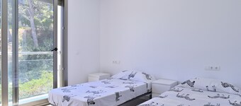 WELCS VILLA MODERNA 031 EMP con Piscina y Vistas