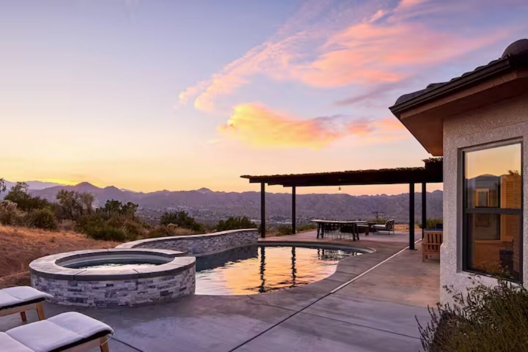 The El Dorado  - Salt Water Pool and Spa - Amazing Views - Modern and Spacious