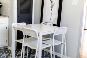 Dining - 3-BR Home 3 mins. to Airport & 11 mins. to Beach (Norfolk)