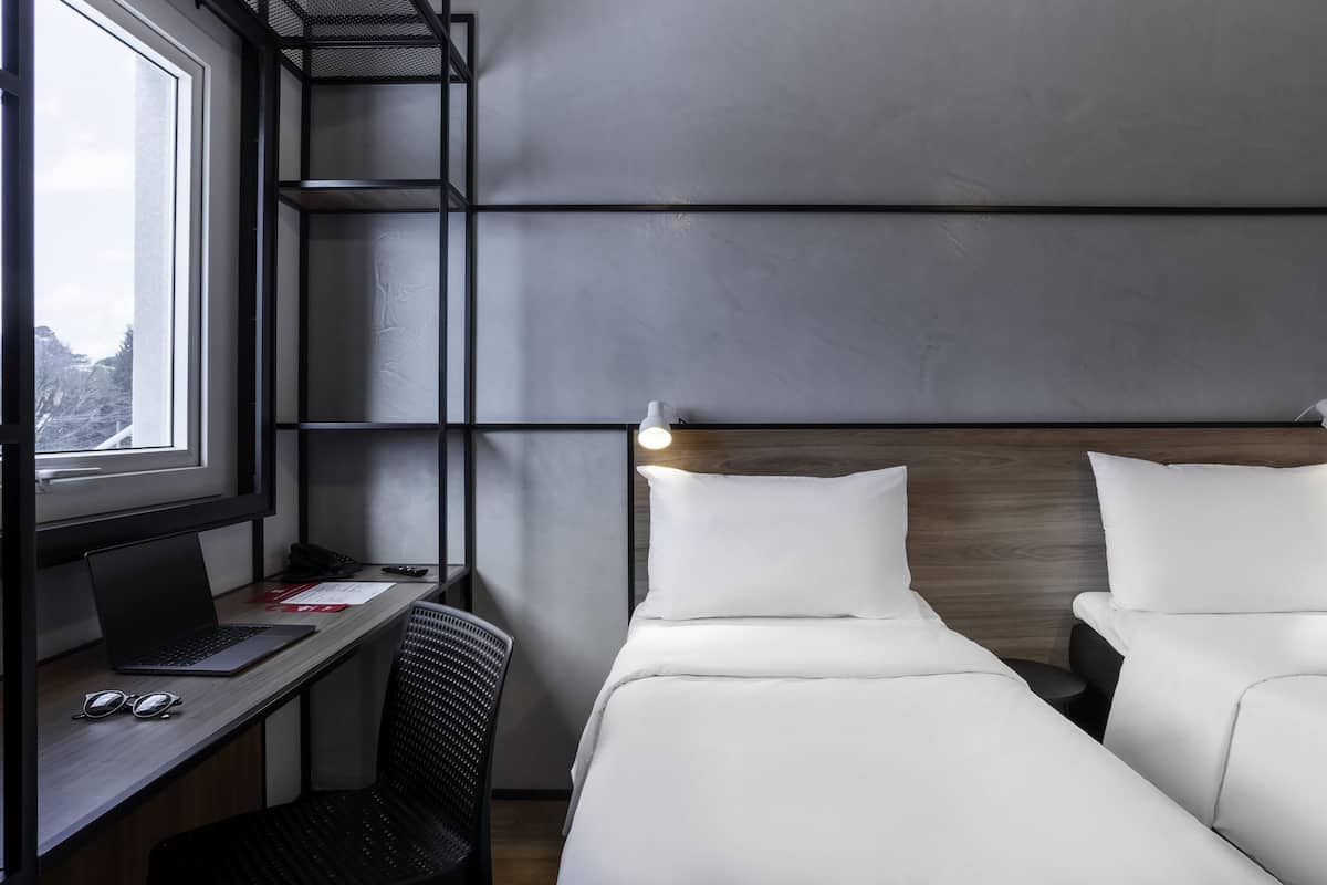 Standard Room, 2 Single Beds | Minibar, blackout curtains, soundproofing, free WiFi