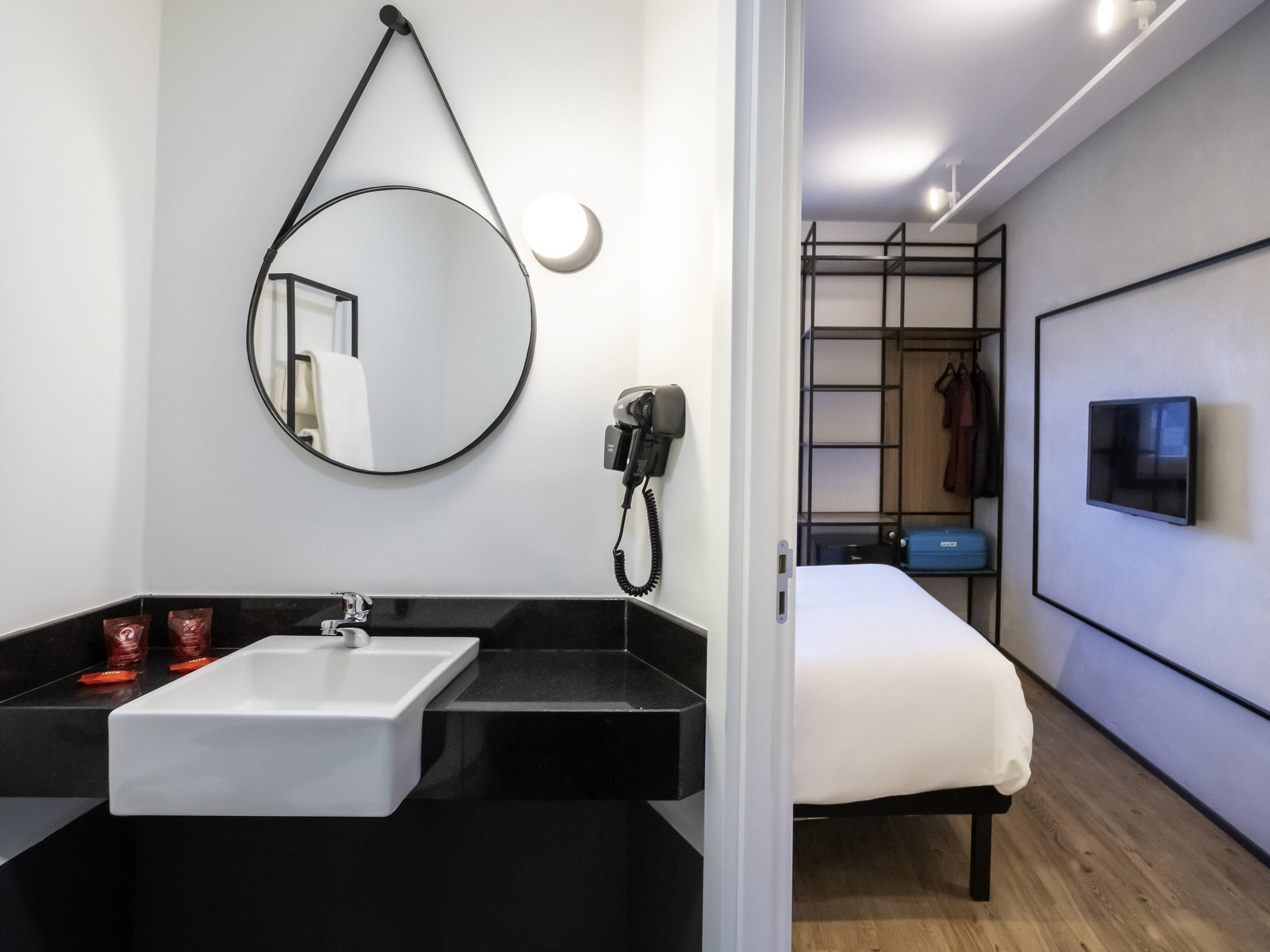 Standard Room, 1 Double Bed | Minibar, blackout drapes, soundproofing, free WiFi