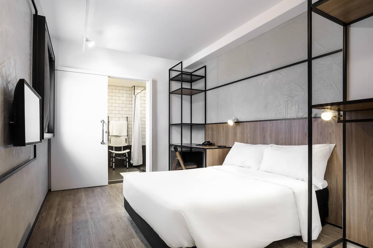 Standard Room, 1 Double Bed | Minibar, blackout curtains, soundproofing, free WiFi