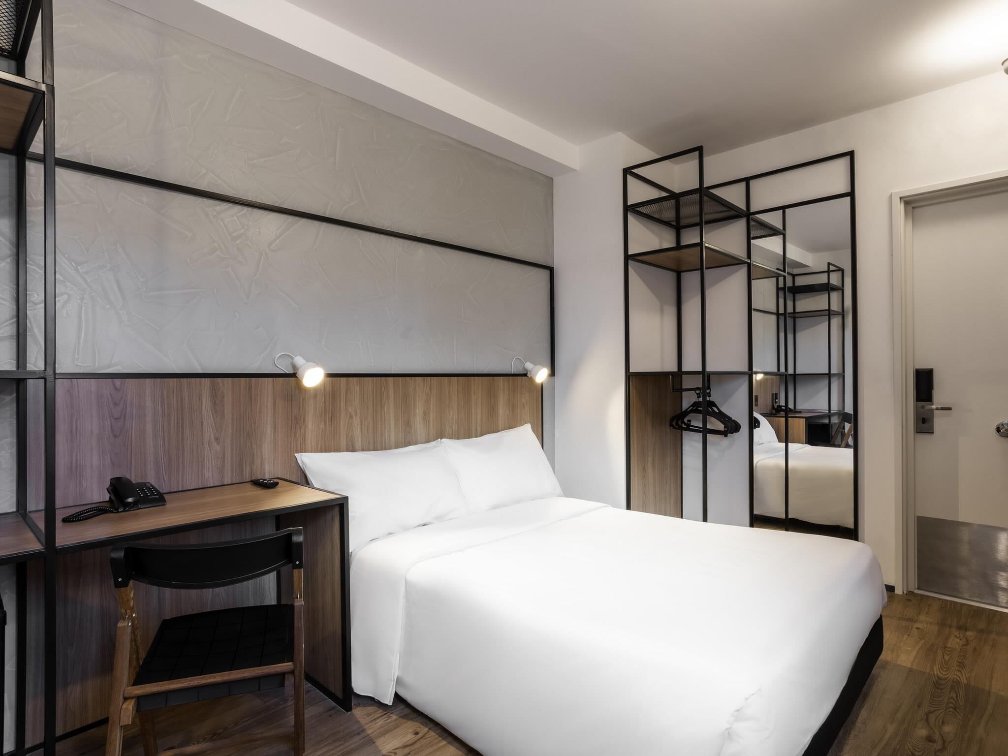 Standard Room, 1 Double Bed | Minibar, blackout curtains, soundproofing, free WiFi