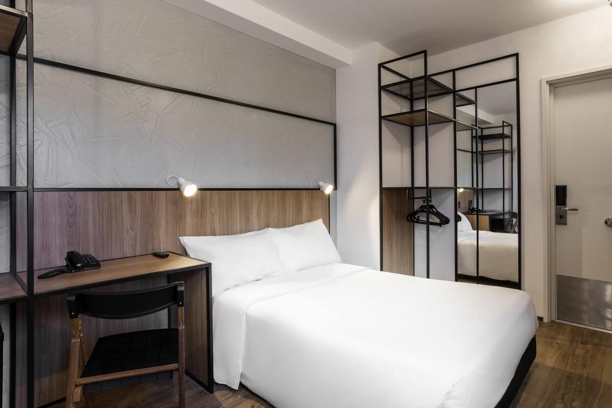 Standard Room, 1 Double Bed | Minibar, blackout curtains, soundproofing, free WiFi