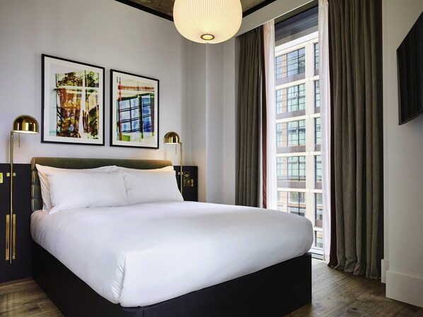 Sengetøy av topp kvalitet, safe på rommet og skrivebord