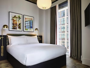 Biancheria da letto di alta qualità, cassaforte in camera, una scrivania