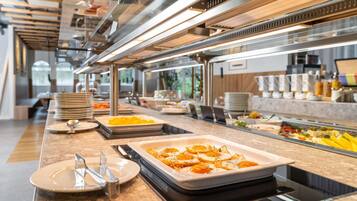 Daily buffet breakfast for a fee
