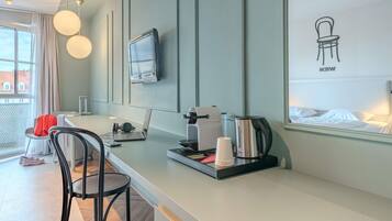 Desk, soundproofing, free WiFi