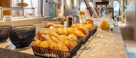 Esmorzar diari d'estil bufet (18.50 EUR per persona)