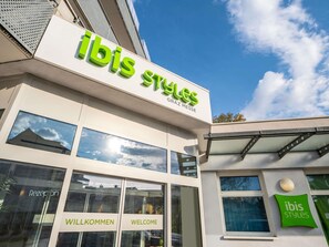 A building with a sign reading 'ibis Styles' and 'Graz Messe' indicating a location.