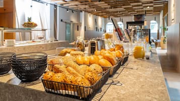 Tägliches Frühstücksbuffet (18.50 EUR pro Person)