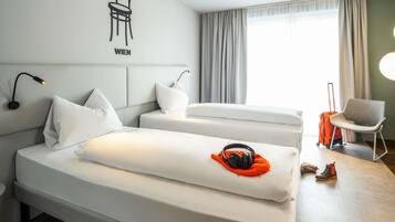 Standard Room, 2 Twin Beds | Desk, soundproofing, free WiFi