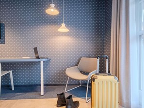 Bureau, chambres insonorisées, Wi-Fi gratuit