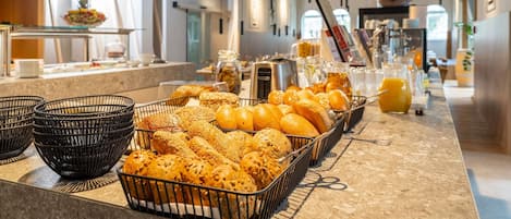 Desayuno buffet todos los días (con cargo)