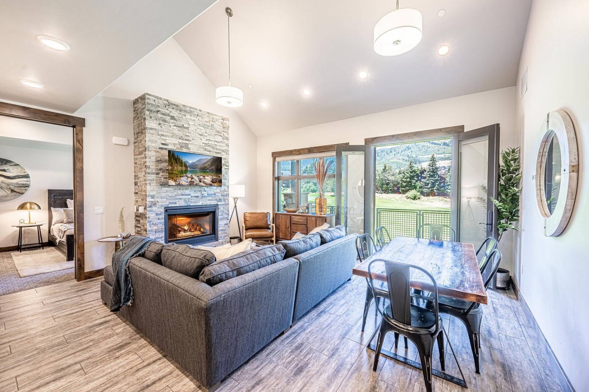 Smart TV, fireplace, DVD player