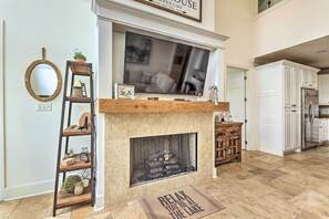 Interior - Luxurious Waterfront Home on Pickwick Lake! (Iuka)