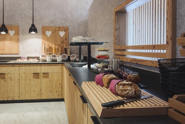 Free daily buffet breakfast - Boutiquehotel Acherl (Achenkirch)