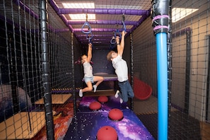 Area giochi per bambini (al coperto)