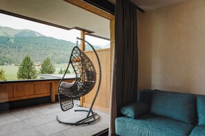 Ropa de cama hipoalergénica, colchones con efecto memoria y minibar