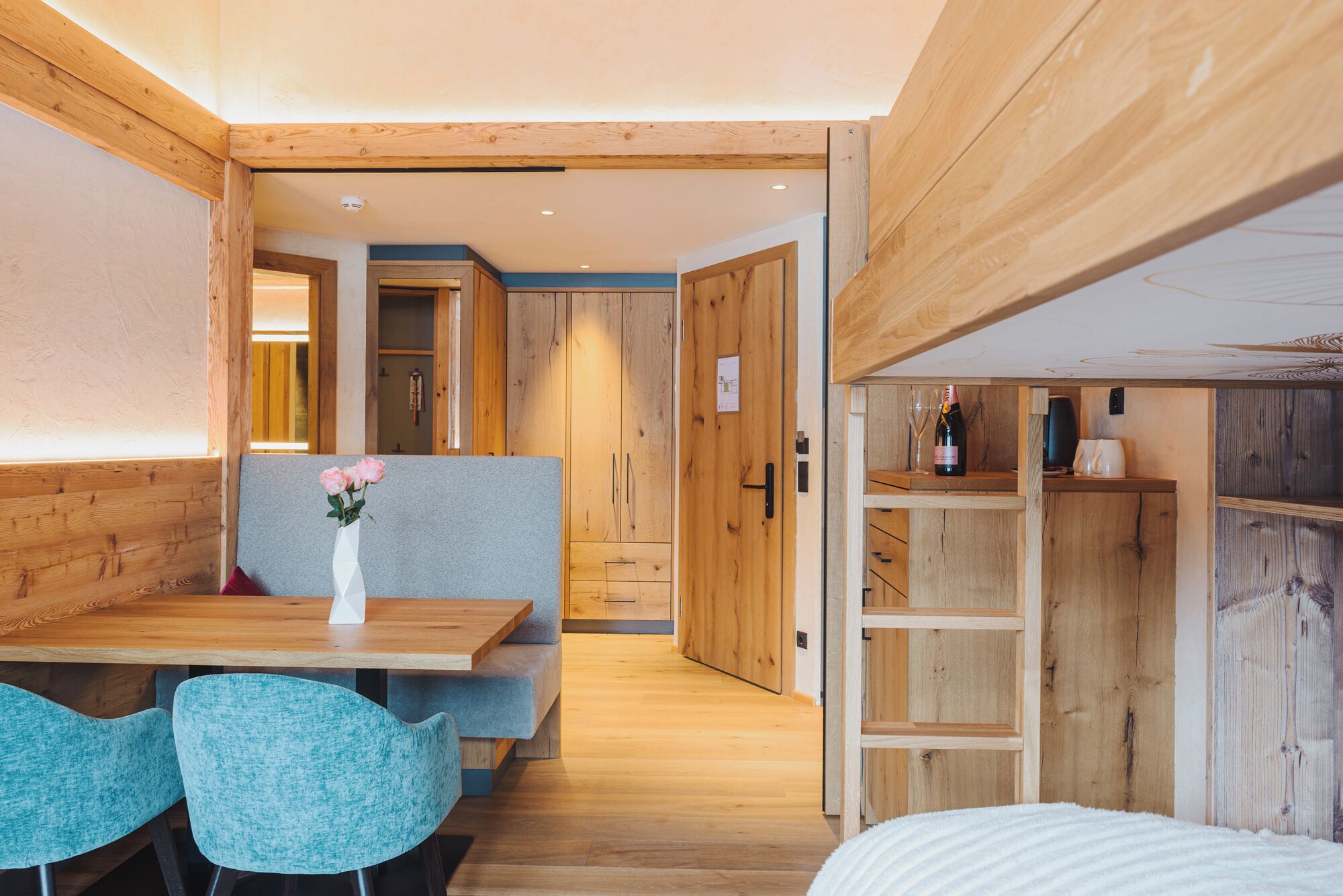 家庭套房 | 低過敏寢具、記憶床墊、迷你吧、書桌