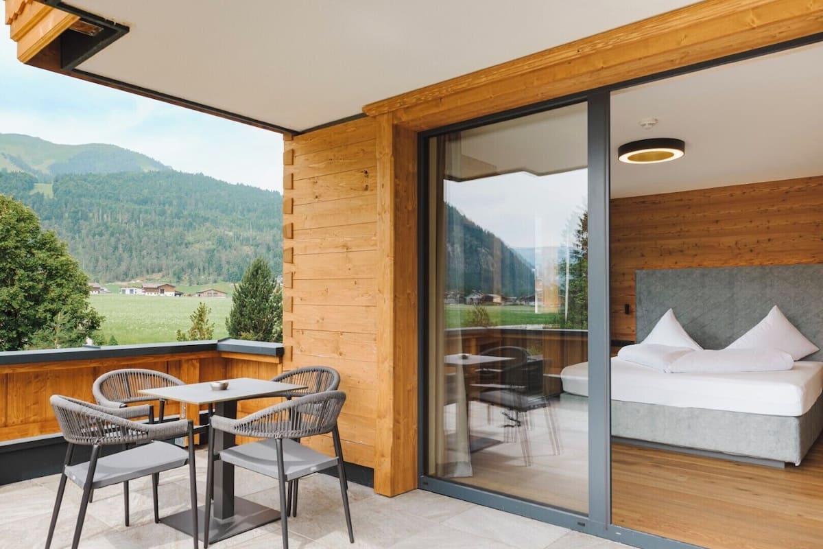Suite Deluxe | 1 habitación, ropa de cama hipoalergénica y camas con efecto memoria