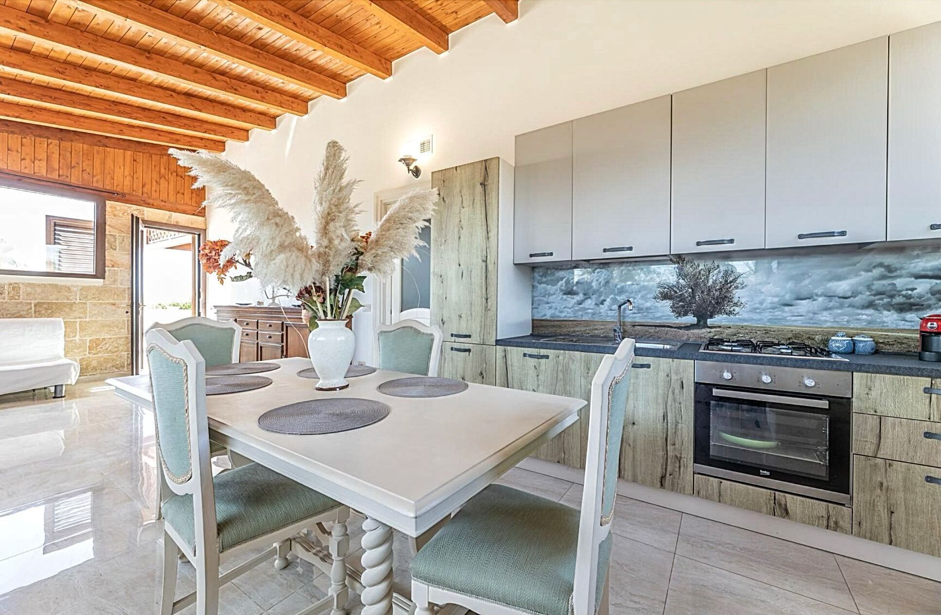 Frigorifero, forno, piano cottura, lavastoviglie
