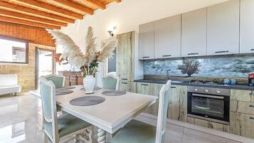 Frigorifero, forno, piano cottura, lavastoviglie