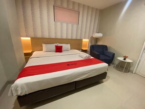 Room - Reddoorz Plus @ Karapitan Street (Bandung)