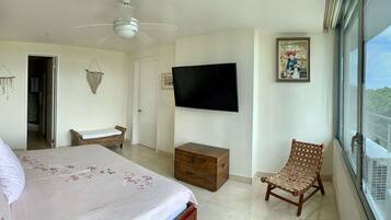 3 bedrooms, desk, iron/ironing board, travel cot